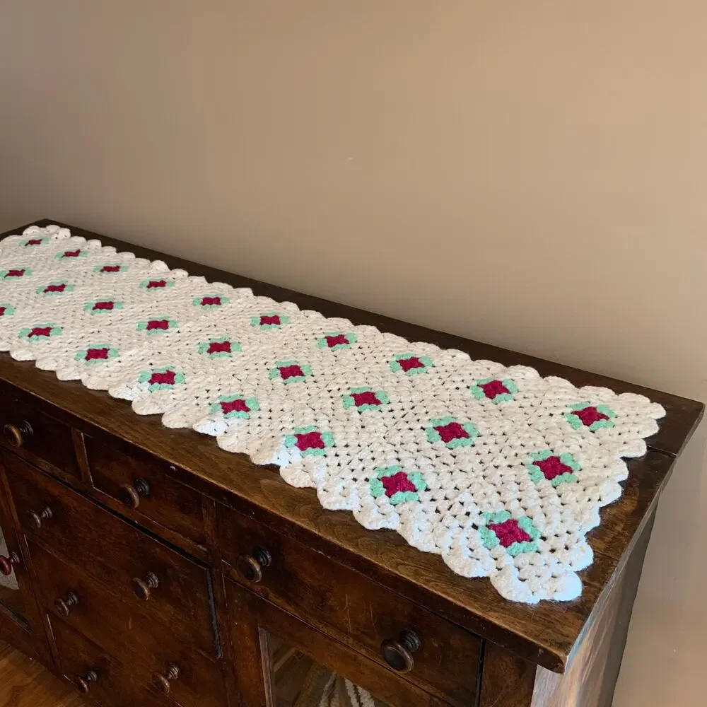 Vintage handmade crochet  rose flower table runner‎ cottagecore granny decor